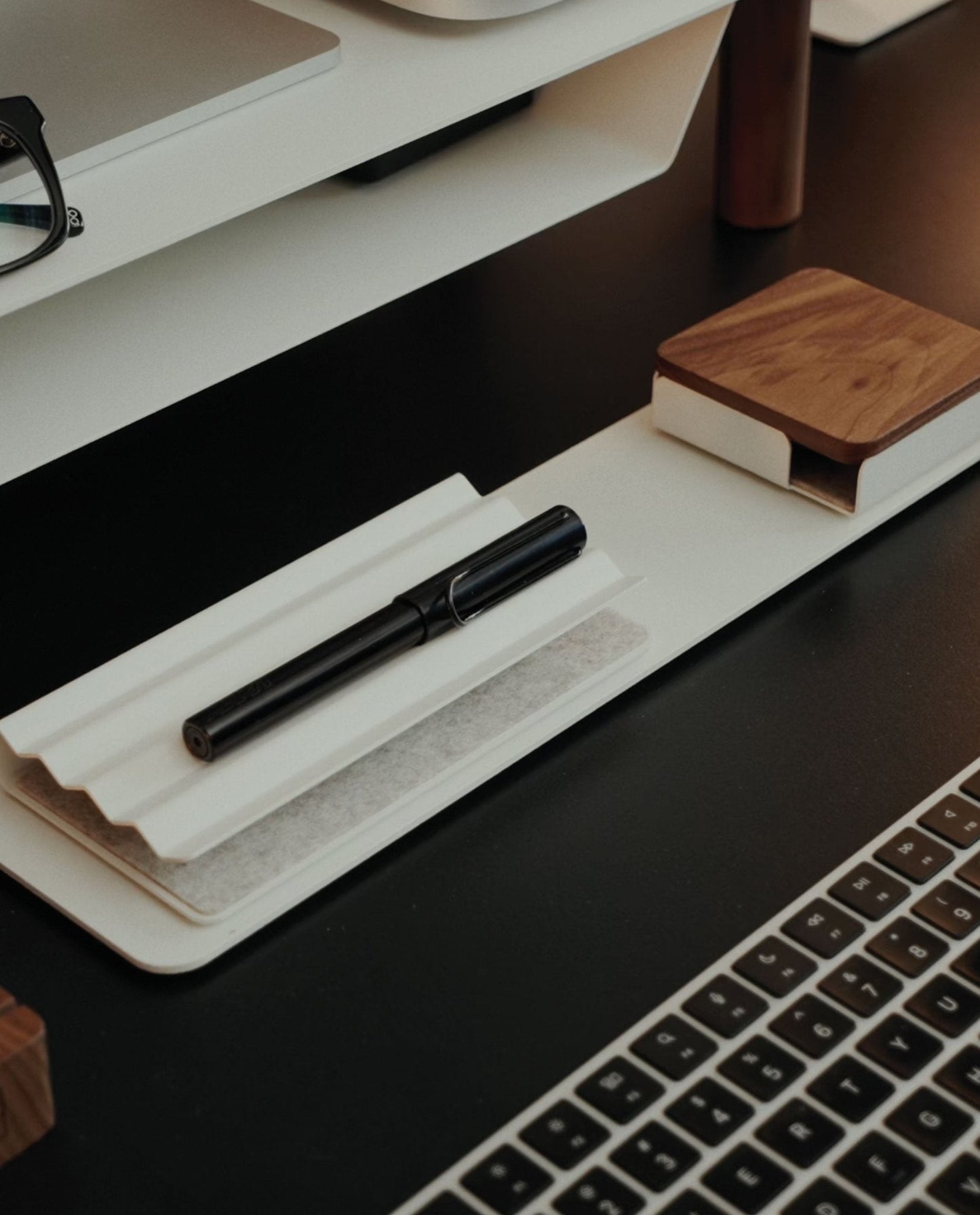 Gather 1x4 Base Plate (White)