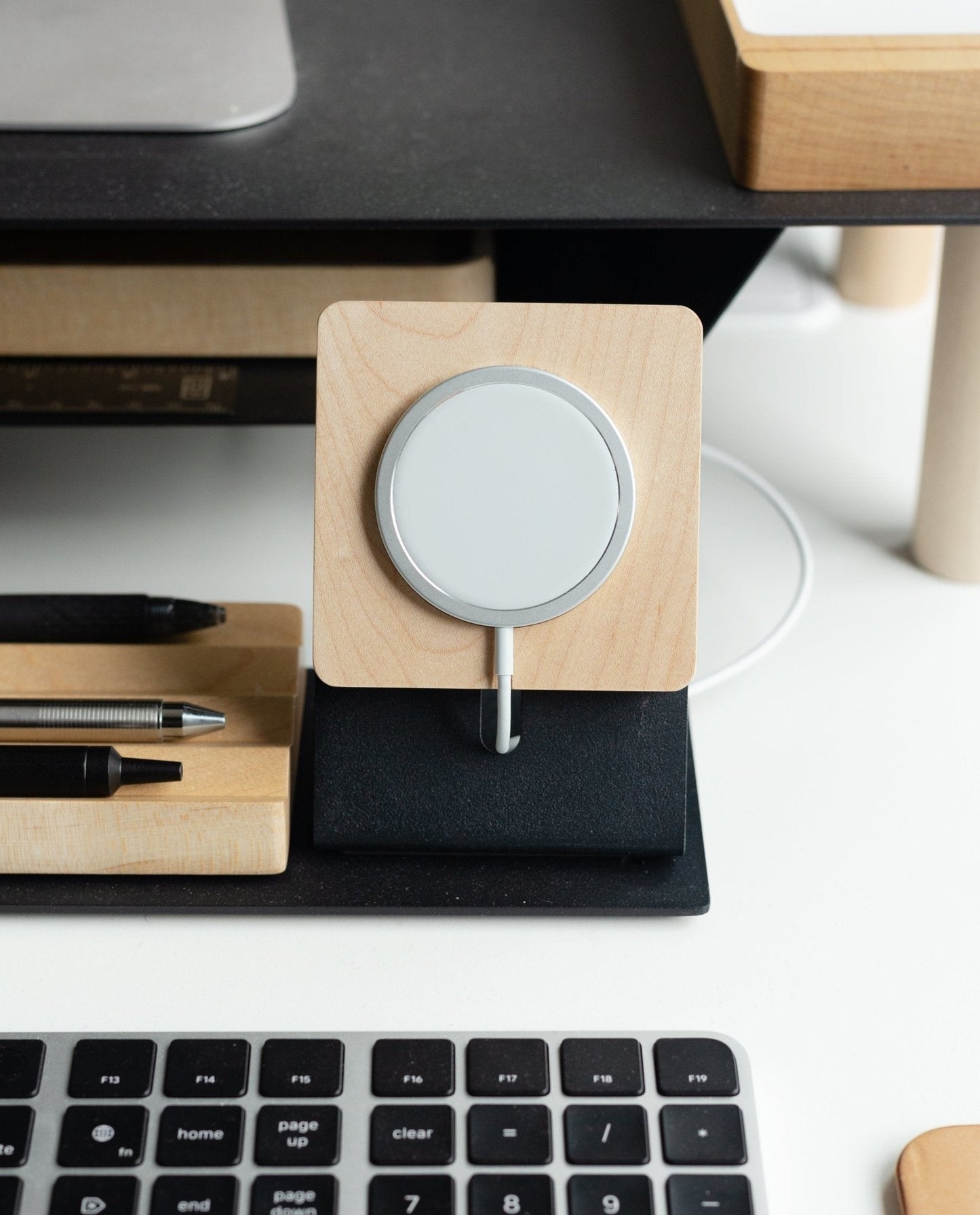 Gather MagSafe Phone Stand (1x1 - Black/Maple)