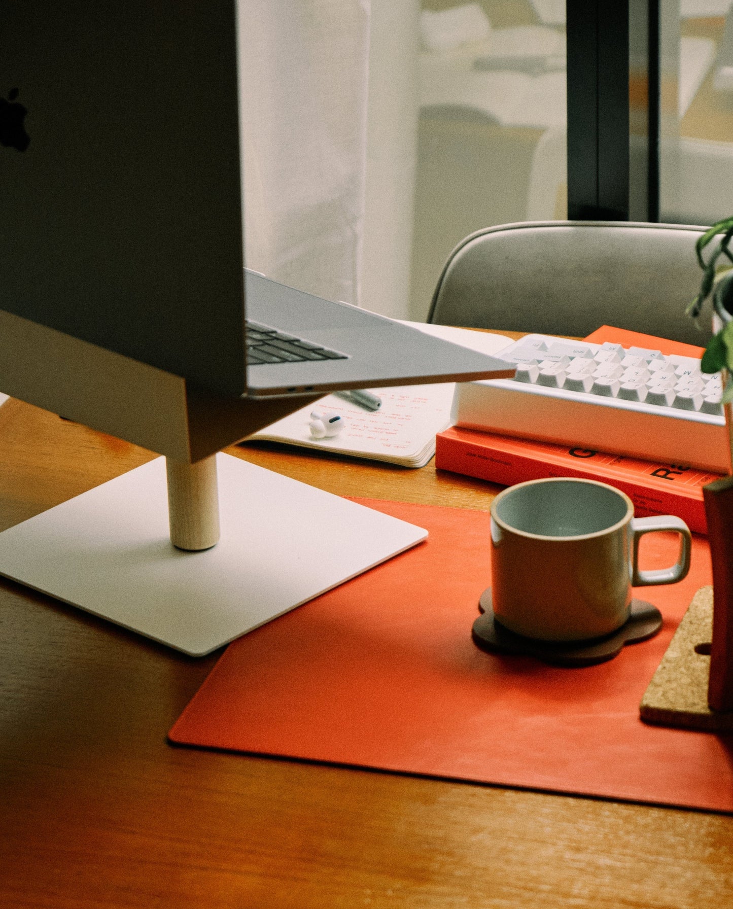Gather Laptop Stand (White/Maple)